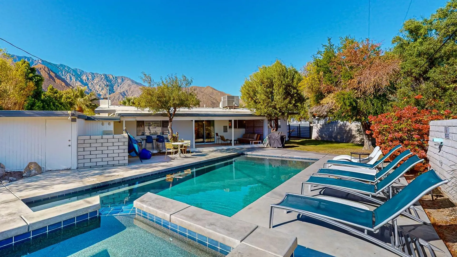 Palm Springs Oasis - 68660 ile iletişim
